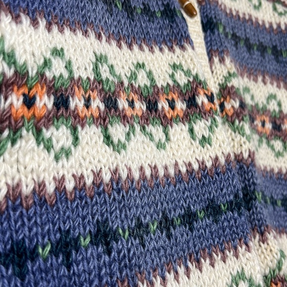 Gorgeous handcrafted wool sweater - Picture 3 of 4